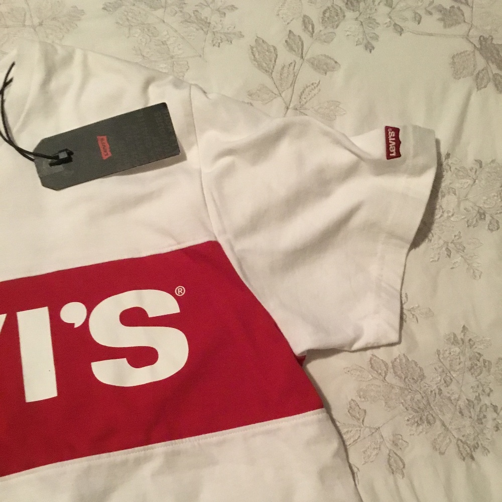 Levi’s t shirt